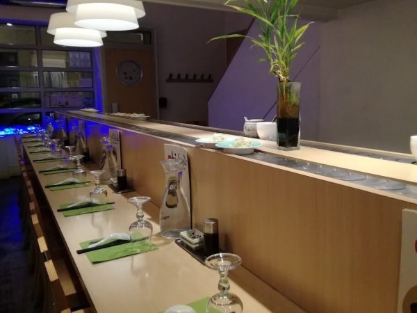 salle buffet roulant restaurant japonais sushido lyon