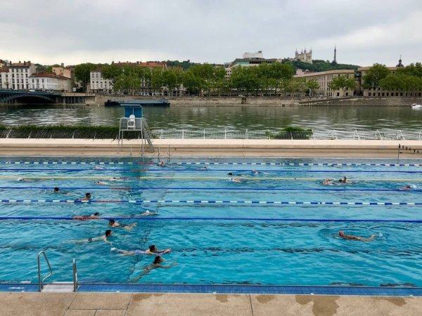 piscine publique au bord du rhone centre nautique tony bertrand lyon