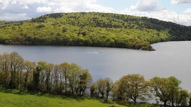 lac artificiel guerledan bretagne