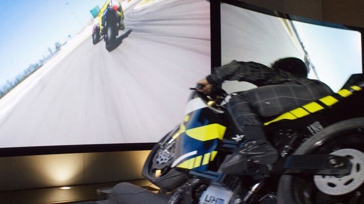 simulateur de motos grand prix dans la salle realite virtuelle i way a lyon