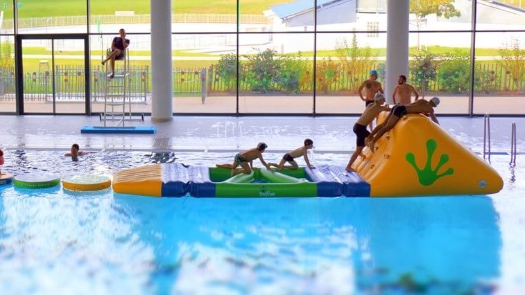 jeux flottants enfants centre nautique municipale piscine lyon venissieux