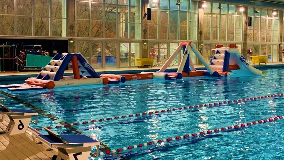toboggan jeux enfants piscine municipale olympique vaise