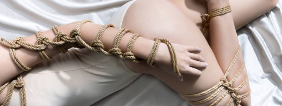 femme jambe bras ligotes corde entrainement shibari lyon