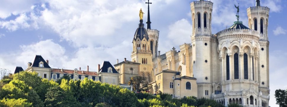 clochers de la basilique notre dame de fourviere