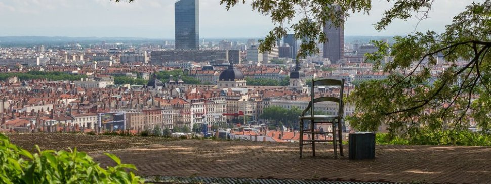 vue sur lyon et tours quartier part dieu depuis jardin des curiosites