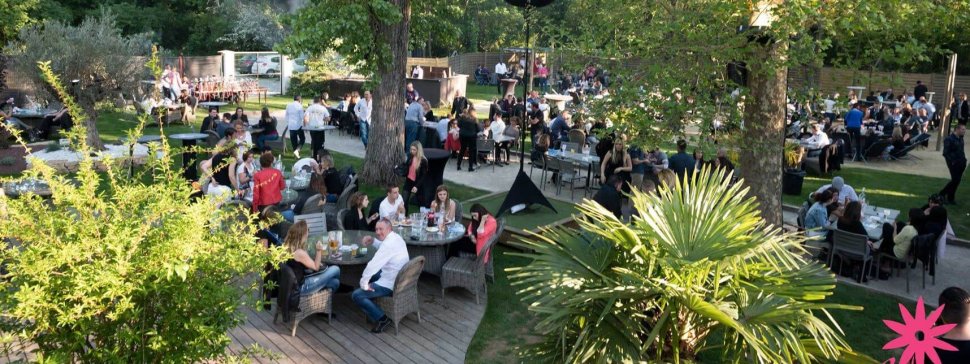 afterwork  dans le jardin exterieur durestaurant ile