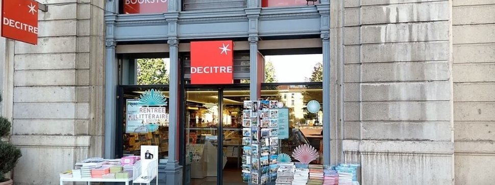 entree librairie decitre place bellecour lyon