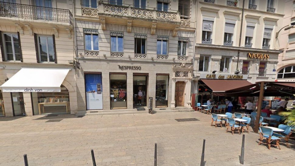 facade pierre boutique nespresso lyon 2 place des jacobins